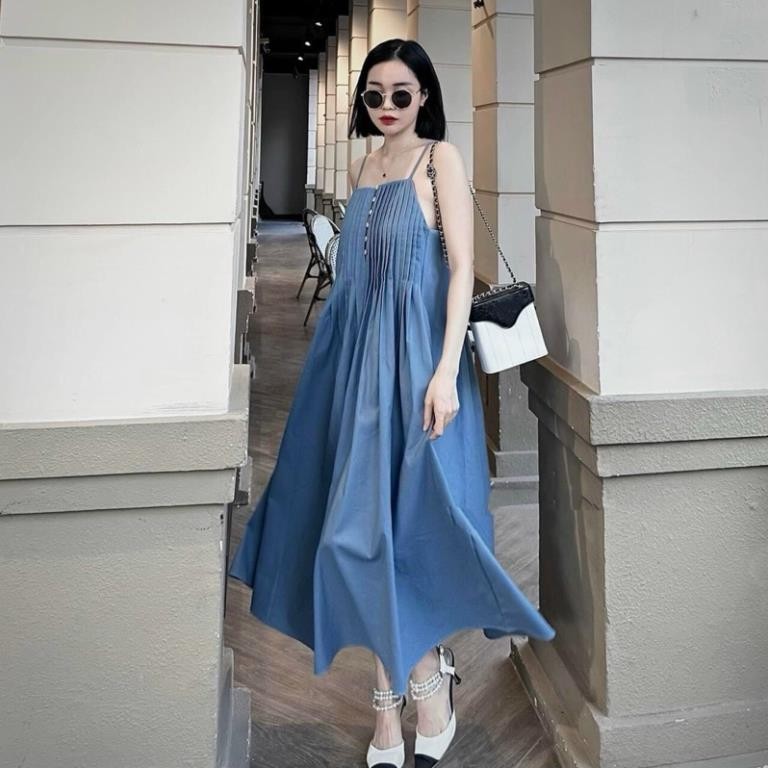 Đầm hai dây linen xếp li ngực nút gỗ dáng dài xoè có túi