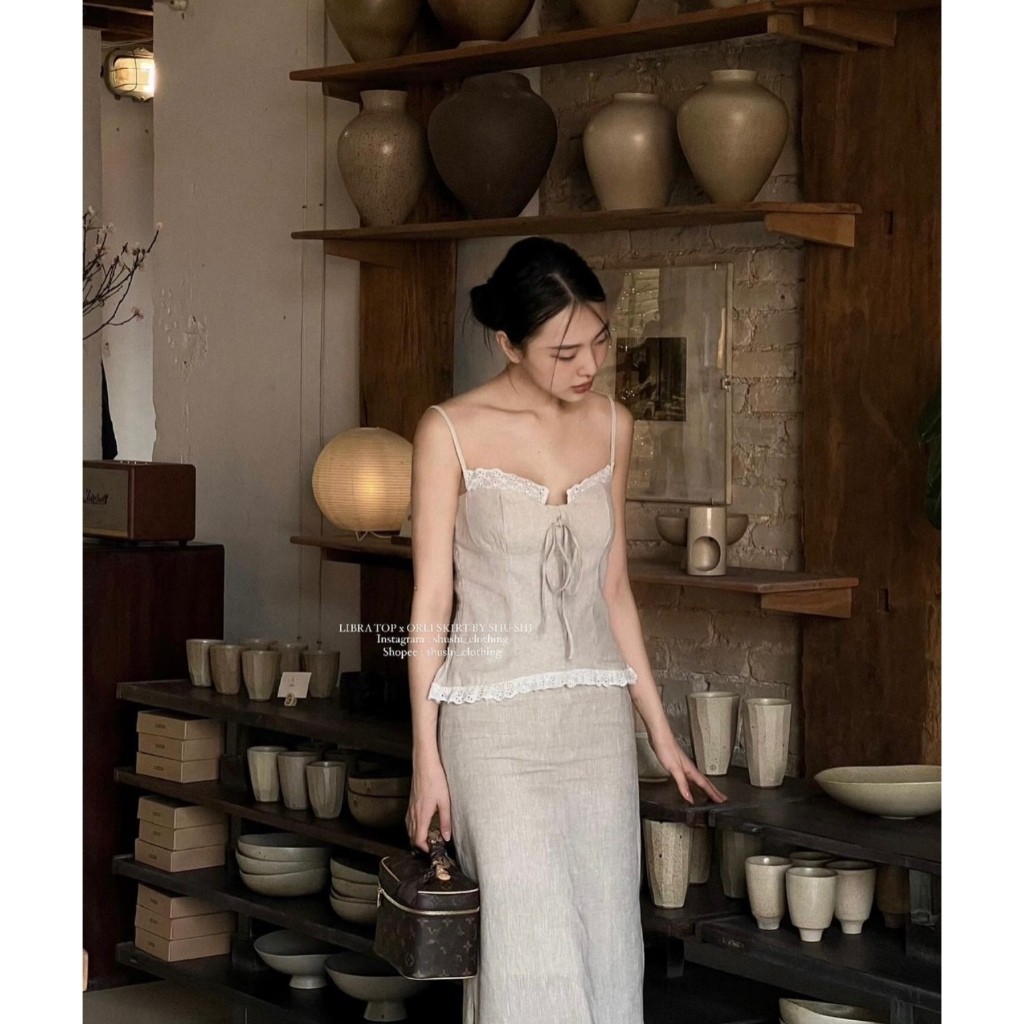 SET ÁO LINEN 2 DÂY XẾP NGỰC PHỐI REN BÈO NGỰC + CHÂN VÁY KEM SUÔNG MIDI
