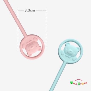 Que khuấy sữa silicone hình gấu cho bé, đổi màu theo nhiệt độ nước