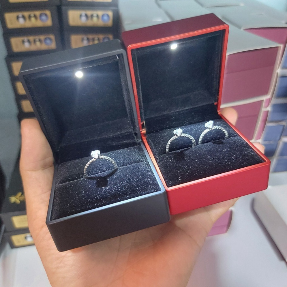 Hộp đựng trang sức có đèn led LUNA JSP hộp đựng dây chuyên in LOGO hộp nhẫn có đèn hộp nhẫn cưới