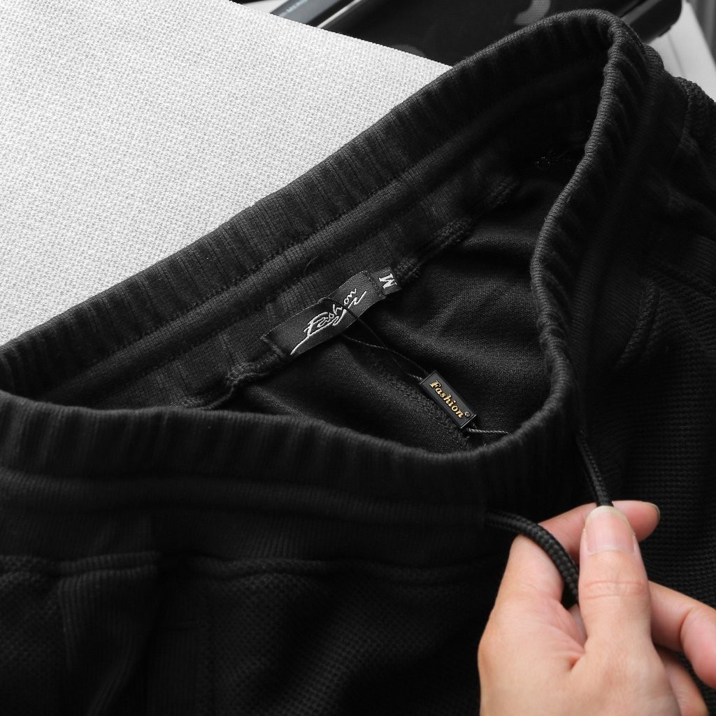 Quần short thun New Basic, Vải thun vải pique với mắt dệt hình thoi tạo hiệu ứng bắt mắt. Thấm hút tốt, thoáng mát,bền