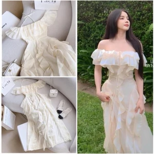 Đầm maxi kem bẹt vai bèo chạy dọc thân