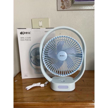 Quạt sạc tích điện KM F0516 mini chính hãng có đèn led , Quạt tích điện mini để bàn gấp gọn sử dụng văn phòng .