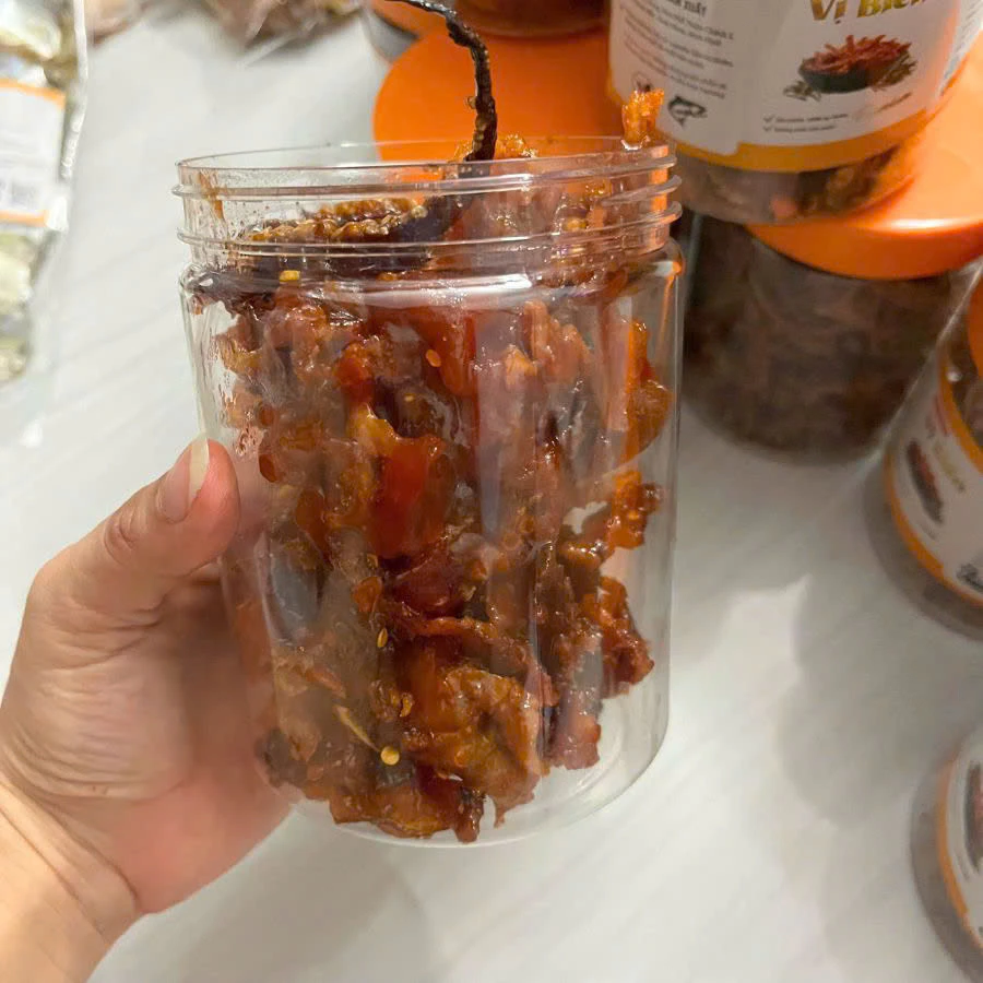 Râu Mực Lá Lớn Rim Tỏi Ớt Vị Biển Ăn Kèm Với Cơm Nóng Hủ 200gr