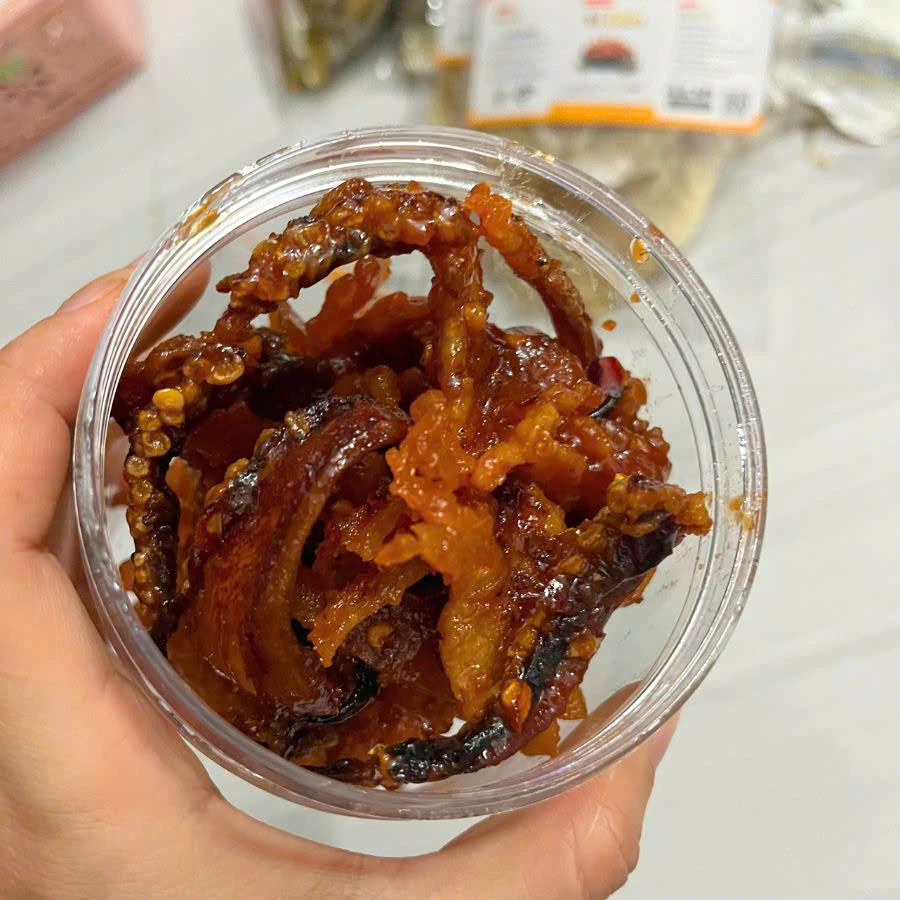 Râu Mực Lá Lớn Rim Tỏi Ớt Vị Biển Ăn Kèm Với Cơm Nóng Hủ 200gr