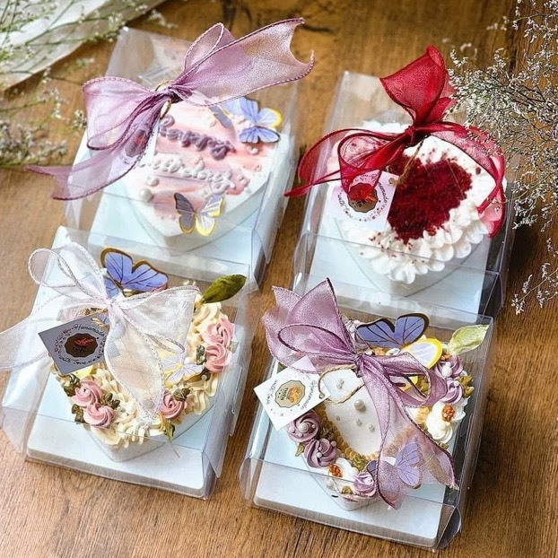Hộp đựng bánh Mica tim có quai xách (13*5*11cm)