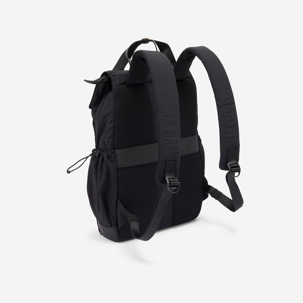 Ảnh Balo thể thao 10L có ngăn đựng laptop DECATHLON Đen mã 8941156 2