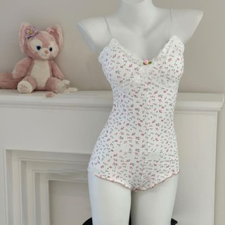 Bộ đồ ngủ jumsuit DN113 với thiết kế 2 dây liền thân, chất vải cotton co giãn thoải mái nhưng vẫn tôn lên nét gợi cảm