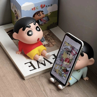 Giá Đỡ Điện Thoại Cute Hình Shin - Chan Cậu Bé Bút Chì Kệ Điện Thoại Để Bàn Dễ Thương Life Plus - GDDT01