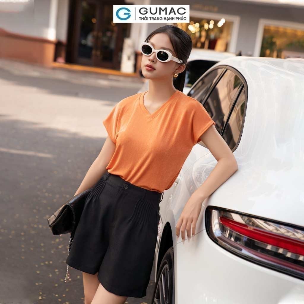 Quần short nữ GUMAC 2 lớp chiết ly gân nhỏ màu be - đen vải mềm mát có túi  SHE07030