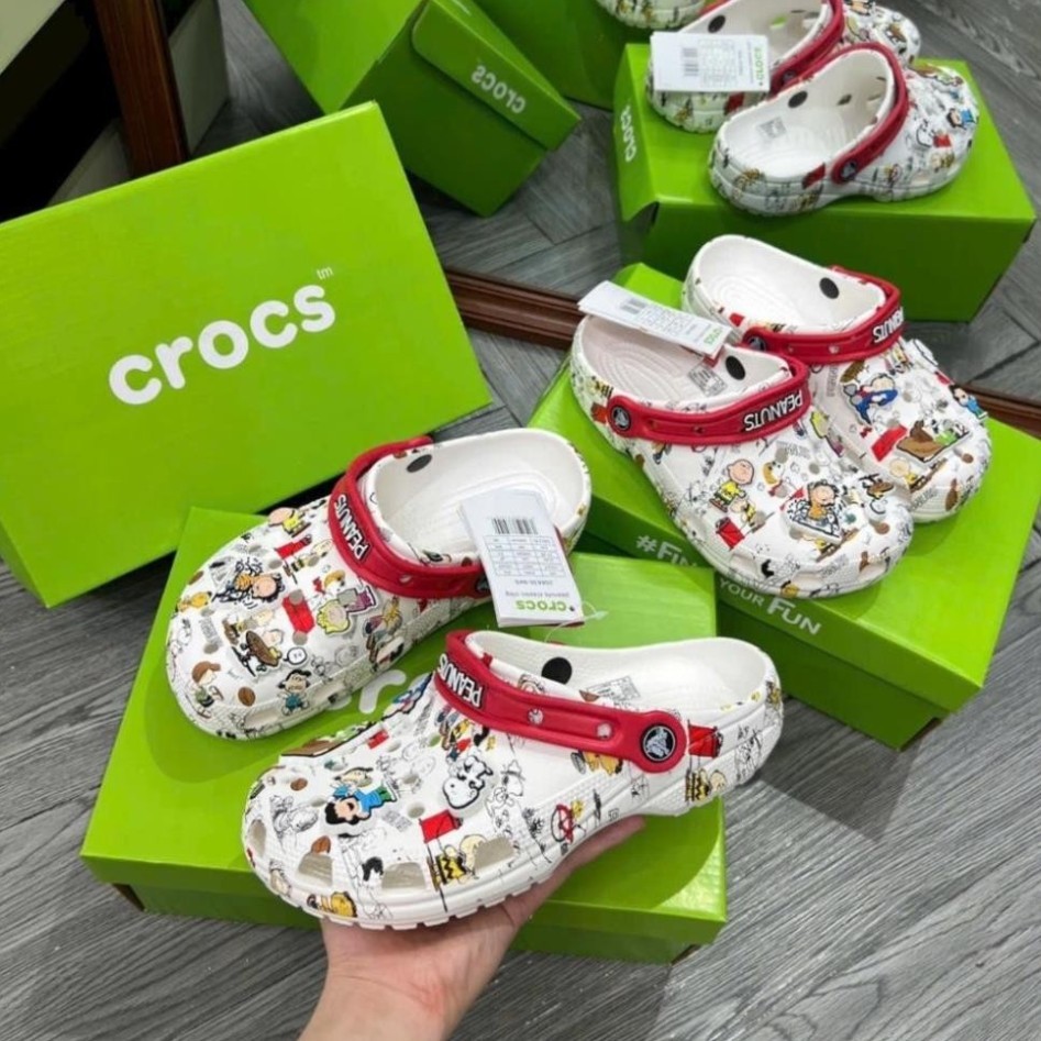 Crocs Unisex-Adult Classic Peanuts Snoopy Clog | Shopee Việt Nam