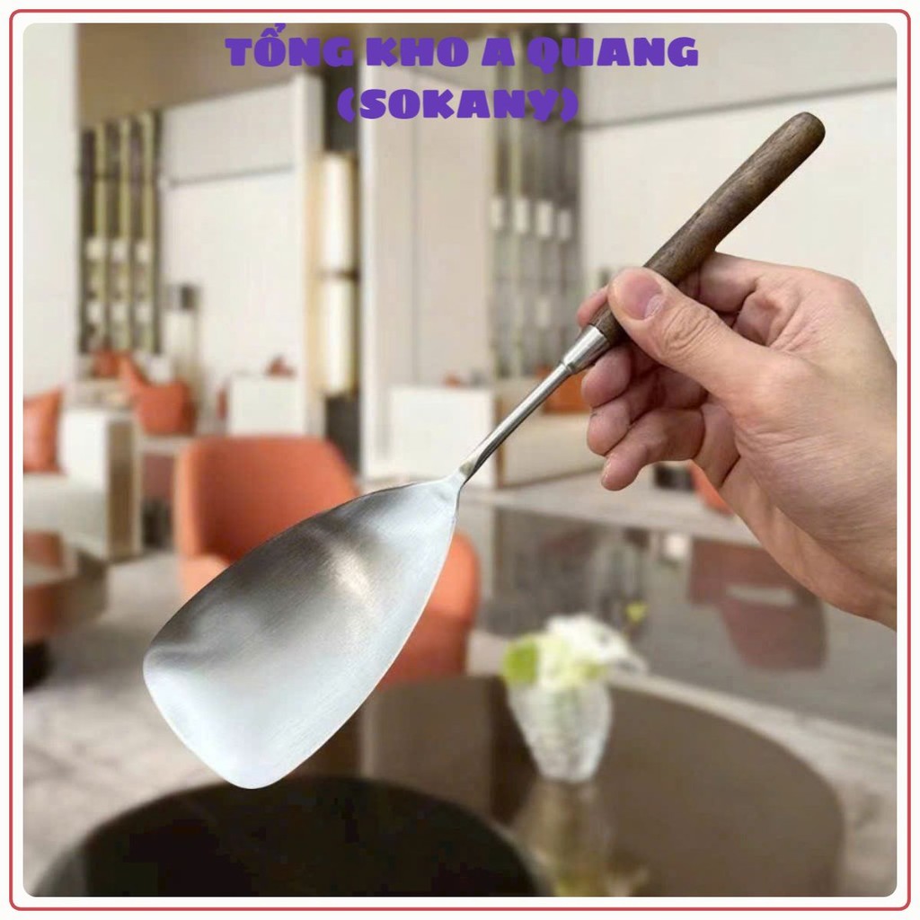 Muôi rang cơm - Công cụ giúp bạn trở thành đầu bếp chuyên nghiệp.
