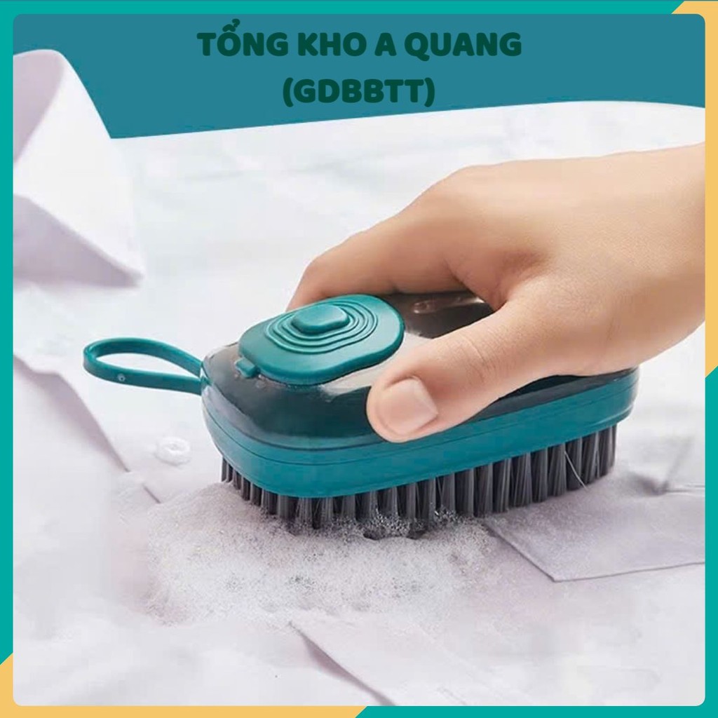 Bàn chải giặt đồ có ngăn đựng xà phòng tẩy rửa và nút nhấn tiện lợi,  BÀN CHẢI CÓ NGĂN ĐỰNG NƯỚC GIẶT: BANCHAIGIATDO8