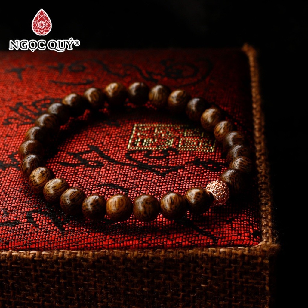 Ảnh Vòng tay Trầm Hương phối charm hợp kim đính đá, hạt trầm tốc - Ngọc Quý 1