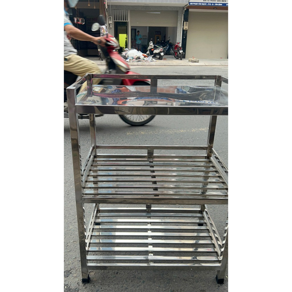 Kệ inox 3 tầng bền đẹp chắc chắn chịu lực tốt dùng cho quán ăn