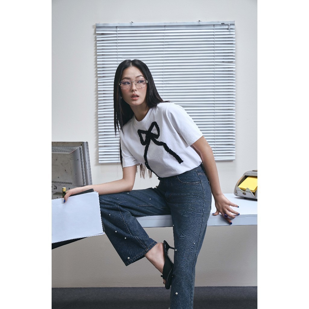 Ảnh RECHIC Quần jean Graci ống suông đính hạt trắng lưng cao hack dáng 1