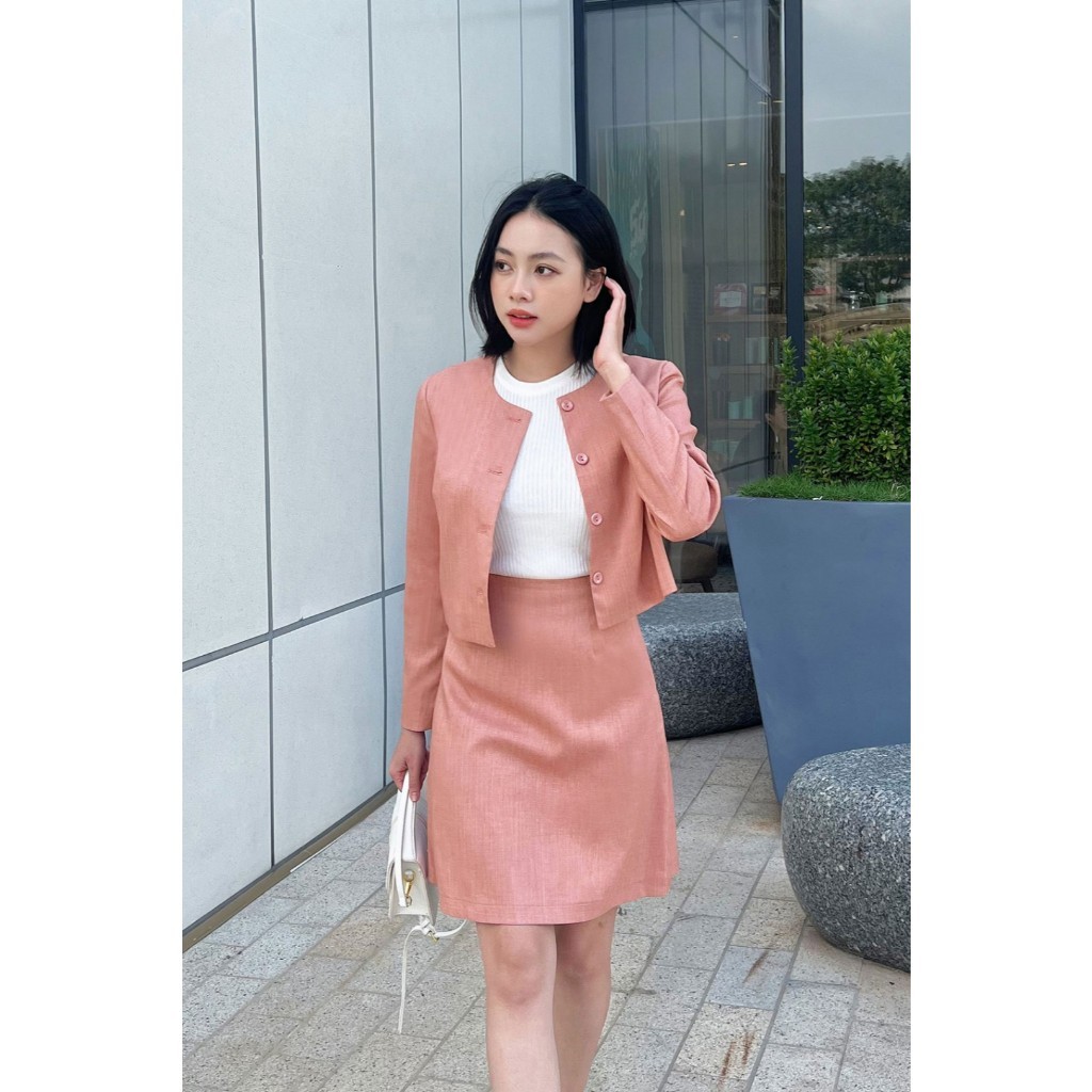 Ảnh Áo vest nữ LAMER dáng ngắn cổ tròn cài cúc phối Chân váy dáng A chiết ly O65B24Q003, O62R24Q005 4