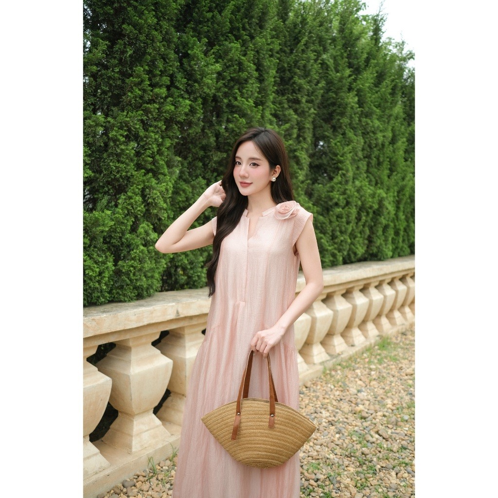 Ảnh Đầm Maxi Claire Dáng Suông Dài Cổ Tàu 2 Lớp Tơ VIEN TRAN VS63M25H020 4