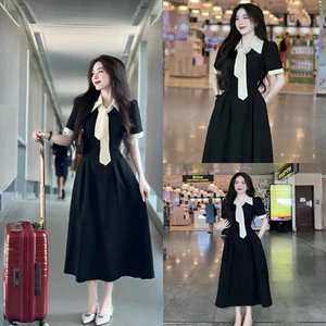 Đầm dài nữ phong cách trẻ trung, cổ sơ mi, tay ngắn phối nơ dễ thương, phù hợp đi chơi và dự tiệc. Mon Fashion