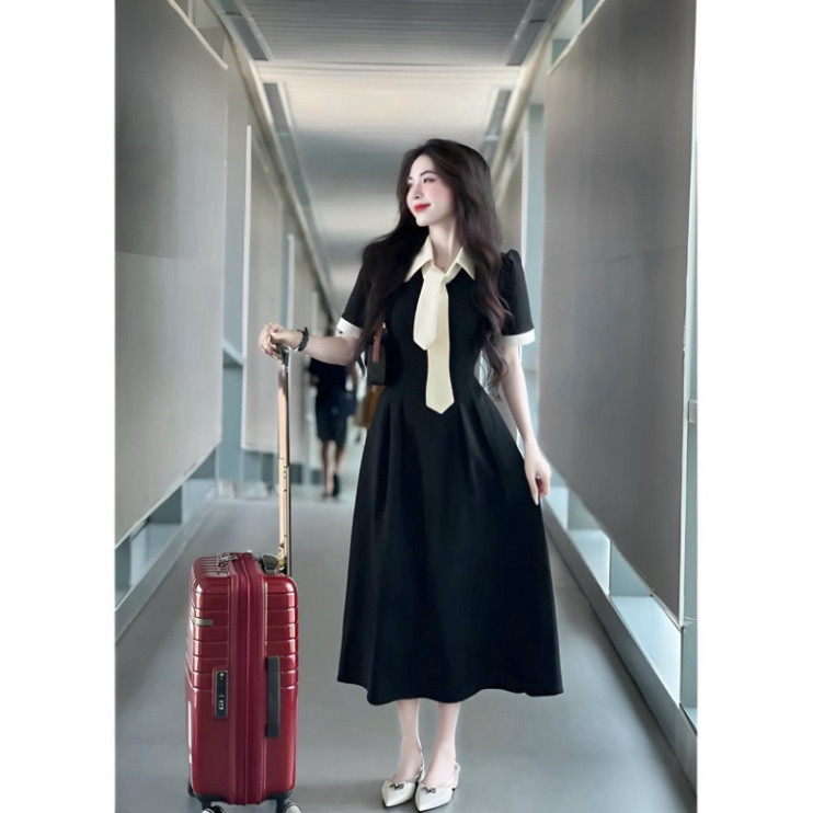 Đầm dài nữ phong cách trẻ trung, cổ sơ mi, tay ngắn phối nơ dễ thương, phù hợp đi chơi và dự tiệc. Mon Fashion