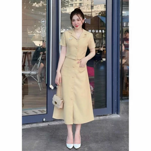 Set váy tiểu thư nữ: Áo croptop kết hợp chân váy dáng dài thanh lịch, có túi hộp và nút cài cho các nàng đi chơi. Mon Fa