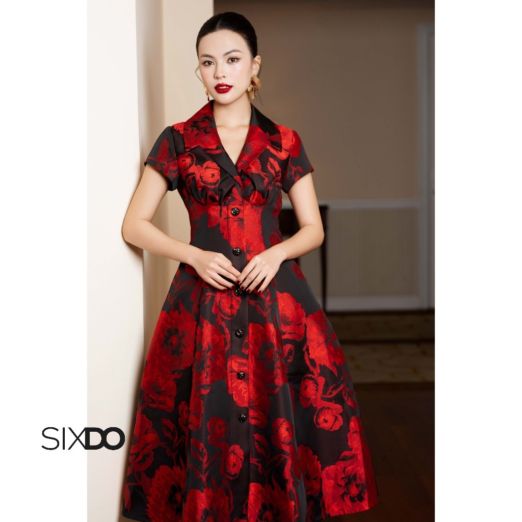 Ảnh Đầm gấm đen hoa đỏ dáng xòe ngắn tay SIXDO (Black Brocade Flared Dress) 2