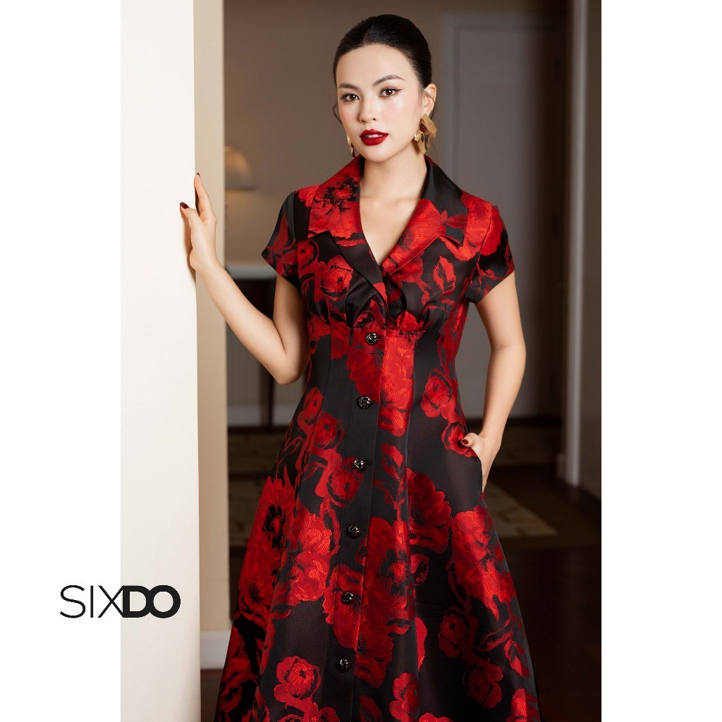 Ảnh Đầm gấm đen hoa đỏ dáng xòe ngắn tay SIXDO (Black Brocade Flared Dress) 4