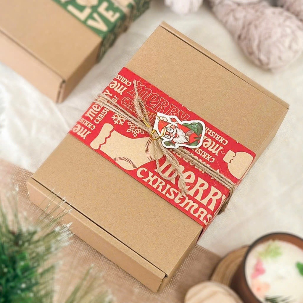 Hộp đựng quà giáng sinh kraft kèm rơm lót hộp quà in tem trang trí noel H02