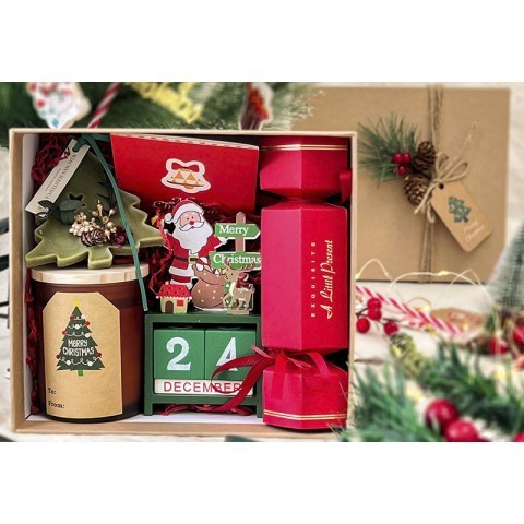 Set quà tặng luvgift Adorable box luv231 - Bộ quà tặng dịp giáng sinh nến thơm, hộp kẹo, lịch và sáp