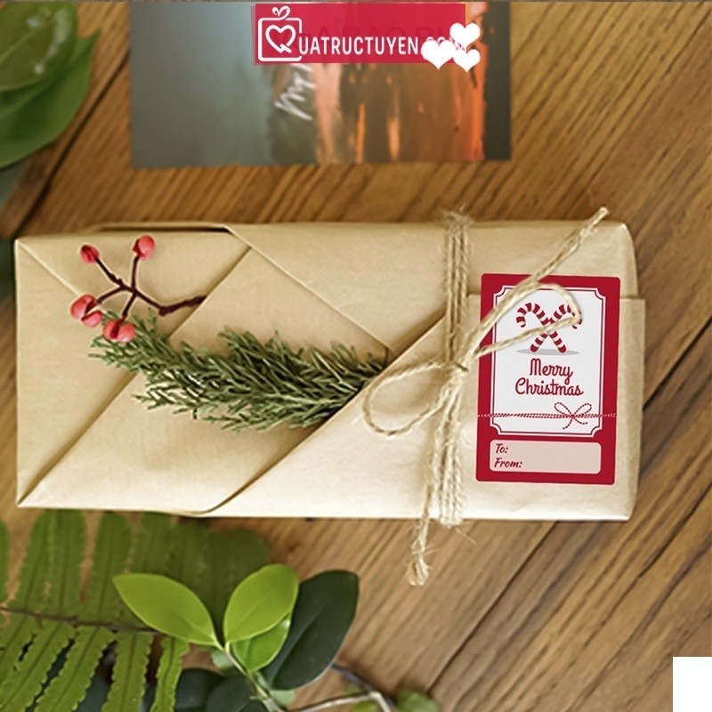 Cuộn 250 tem dán Giáng sinh TE41 decal quà tặng 5*7.5cm nền trắng đỏ From To ghi tên người gửi/ nhận