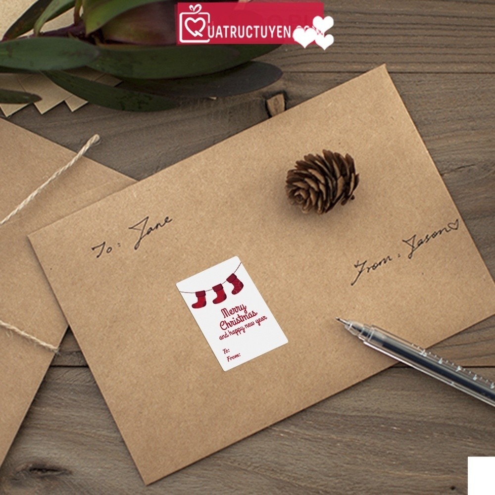 Cuộn 250 tem dán Giáng sinh TE41 decal quà tặng 5*7.5cm nền trắng đỏ From To ghi tên người gửi/ nhận