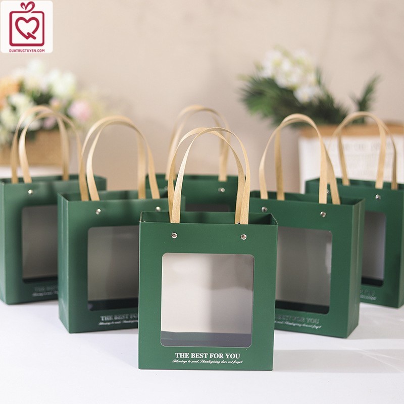 Hộp quà mặt kính có quai xách 18x18cm H27 hộp đựng quà tặng ô cửa nhựa mica kèm rơm giấy