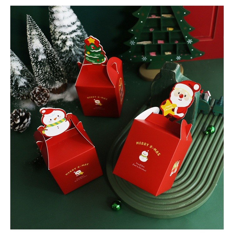 Hộp đựng quà Giáng sinh mini nắp cài vuông 8,5cm, hộp giấy quà tặng Noel người tuyết, cây thông cute