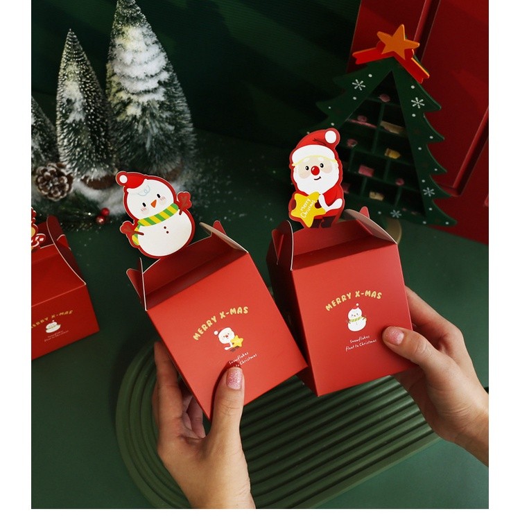 Hộp đựng quà Giáng sinh mini nắp cài vuông 8,5cm, hộp giấy quà tặng Noel người tuyết, cây thông cute