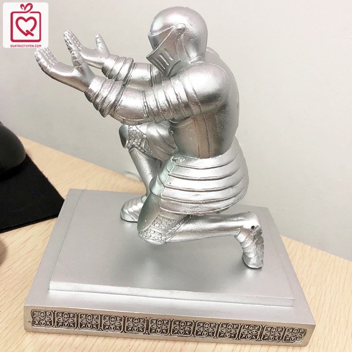Giá đỡ bút ký kiêm chặn giấy hiệp sĩ Knight bạc để bàn sang trọng - Kèm bút bi kim loại