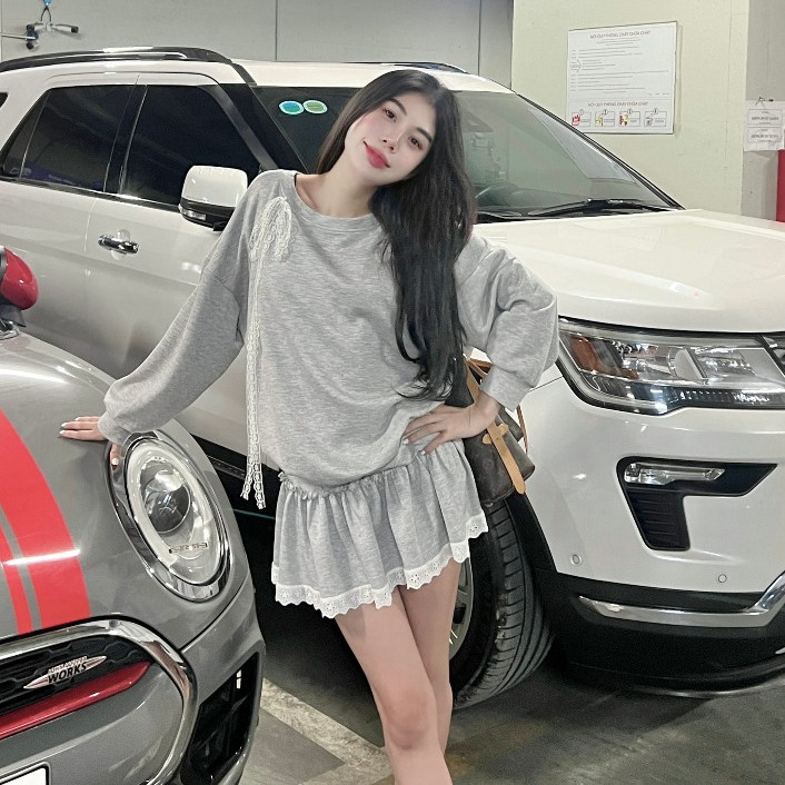 XẢ HÀNG - Set váy Chililuu áo xám lệch vai dài tay kèm chân váy ren ngắn phong cách Douyin