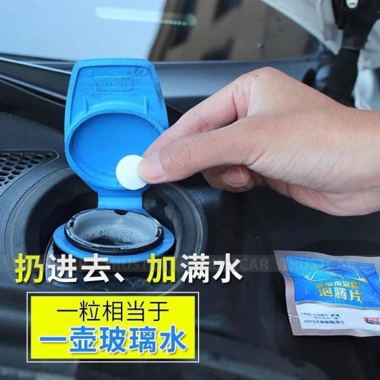 Viên sủi bọt rửa cửa kính xe hơi tiện lợi