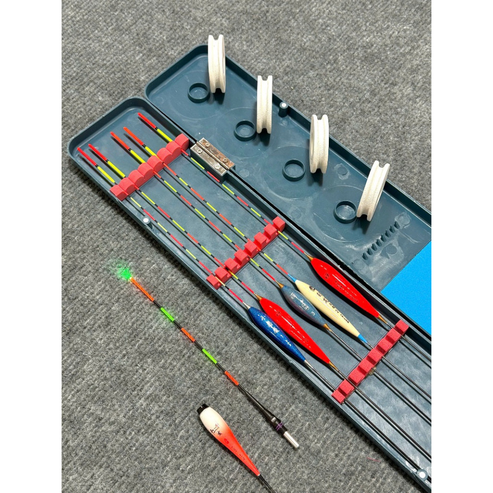 Combo Hộp phao xanh & 5 Phao Ngày + 1  phao điện  ( kèm pin ) gal562hh