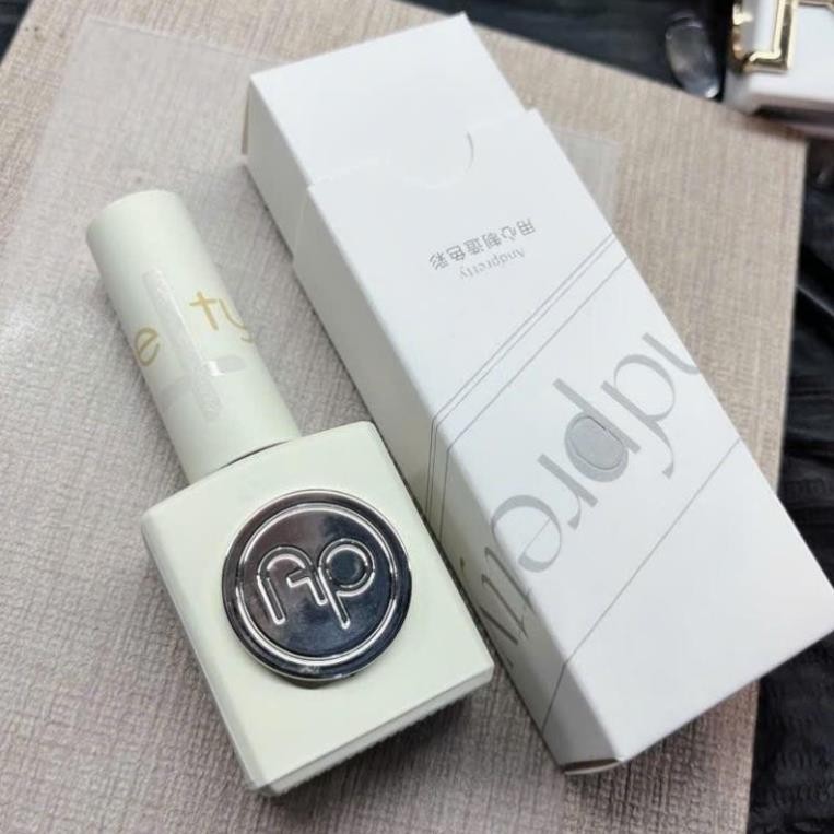 Sơn gel trắng sữa And 04 chất đặc, mịn, mướt.