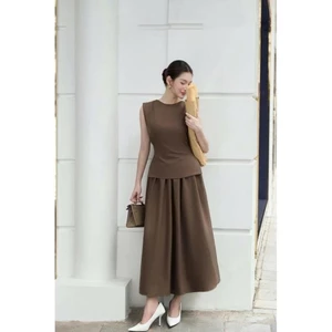 Set nâu áo cổ thuyền đổ sau dáng peplum xoè + chân váy tùng xoè có túi