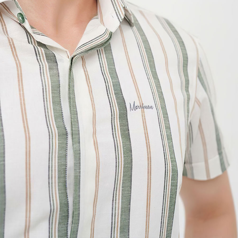 MERRIMAN SALE - Áo Sơ Mi Tay Ngắn, Màu Trắng - Xanh Lá, Họa Tiết Sọc Dọc, Form Slimbody Lai Bầu