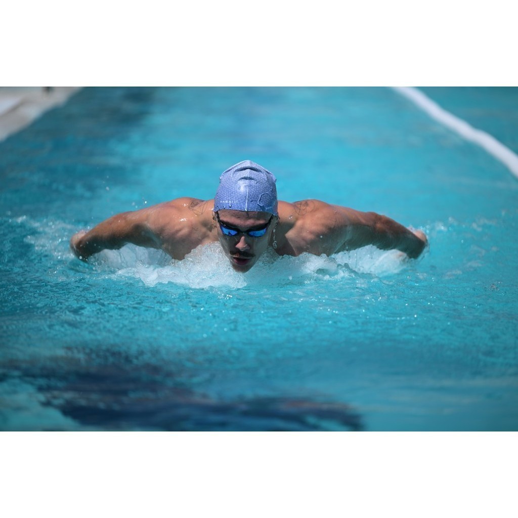 Ảnh Mũ bơi silicon geo trắng/xanh dương Decathlon NABAIJI mã 8853985 2