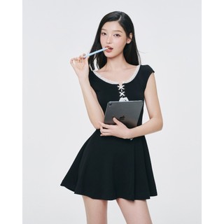 CARA Đầm ngắn cổ thuyền nữ Crew chiết eo dáng xòe năng động