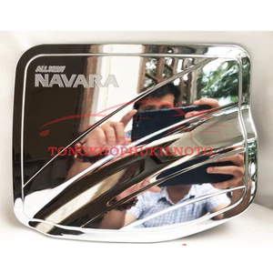 Ốp nắp bình xăng Nissan Navara 2015- 2025 Hàng nhựa ABS cao cấp