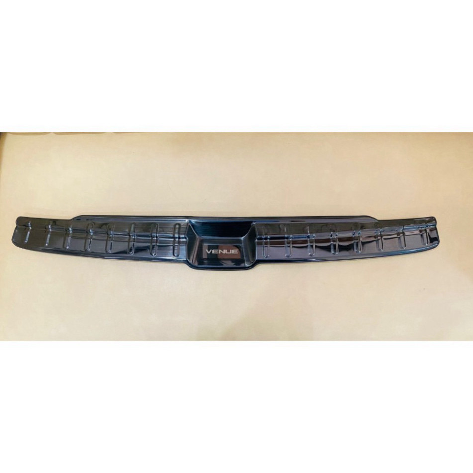 Ốp Chống trầy cốp xe Hyundai Venue Đời 2024 2025 mẫu titan cao cấp-Trang trí,bảo vệ chống trầy cốp xe
