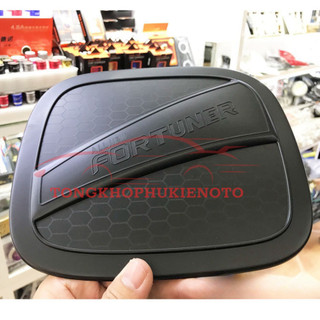 Ốp Nắp Bình Xăng Xe Toyota Fortuner 2017- 2025 loại nhựa đen nhám