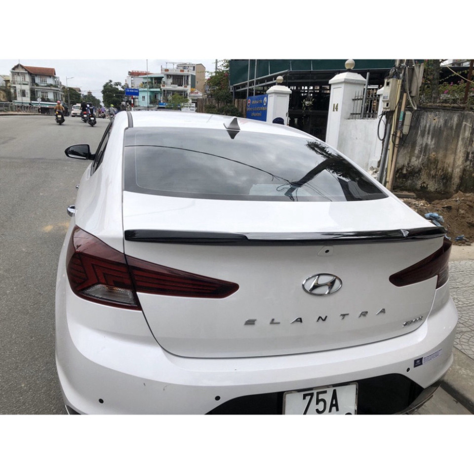 Đuôi gió liền cốp xe Huyndai Elantra 2016 -2021, tặng băng dính 2 mặt - Bản mộc chưa sơn
