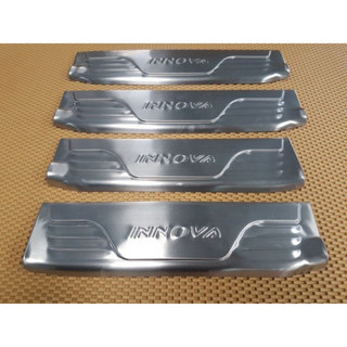 Ốp bậc cửa, nẹp bước chân xe Toyota Innova 2006- 2007 2008 2009 2010 2011 2012 2013 2014 2015 Hàng inox cao cấp