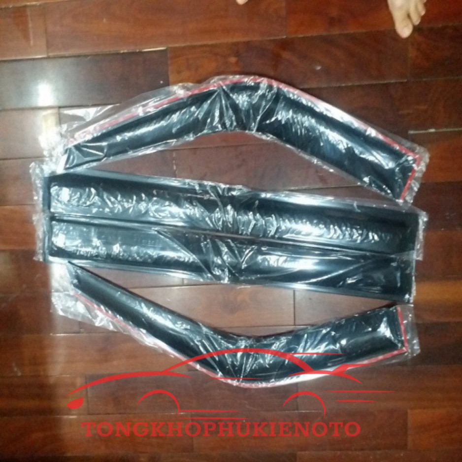Vè che mưa nhựa đen xe Mitsubishi Jolie vừa khít 100% với các đời xe