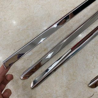 Nẹp viền cong kính Toyota Yaris Cross Đời 2023- 2025 Mẫu inox 304 sáng bóng, bảo vệ trang trí cửa xe